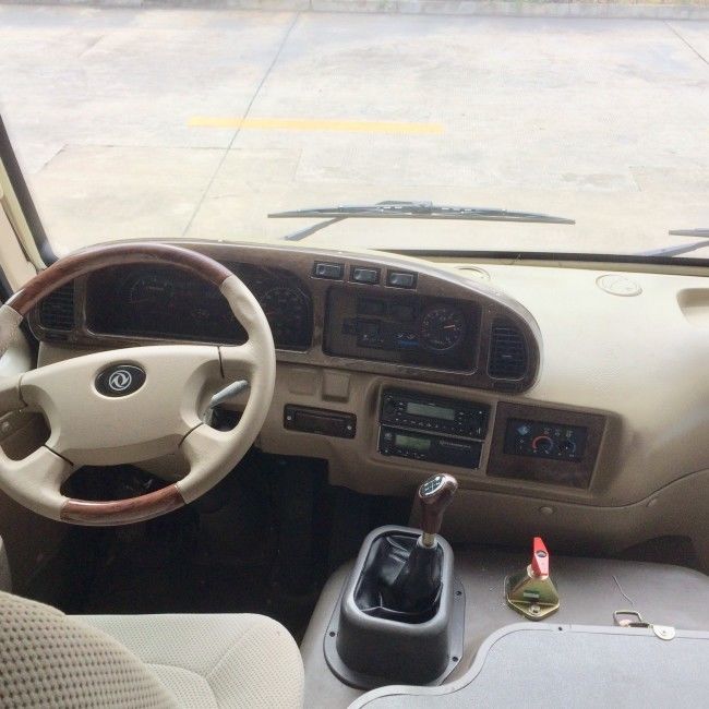 ユーロ4排出ガス規制対応、リーフスプリングサスペンション搭載の7m 25人乗りディーゼル輸送コースターバス